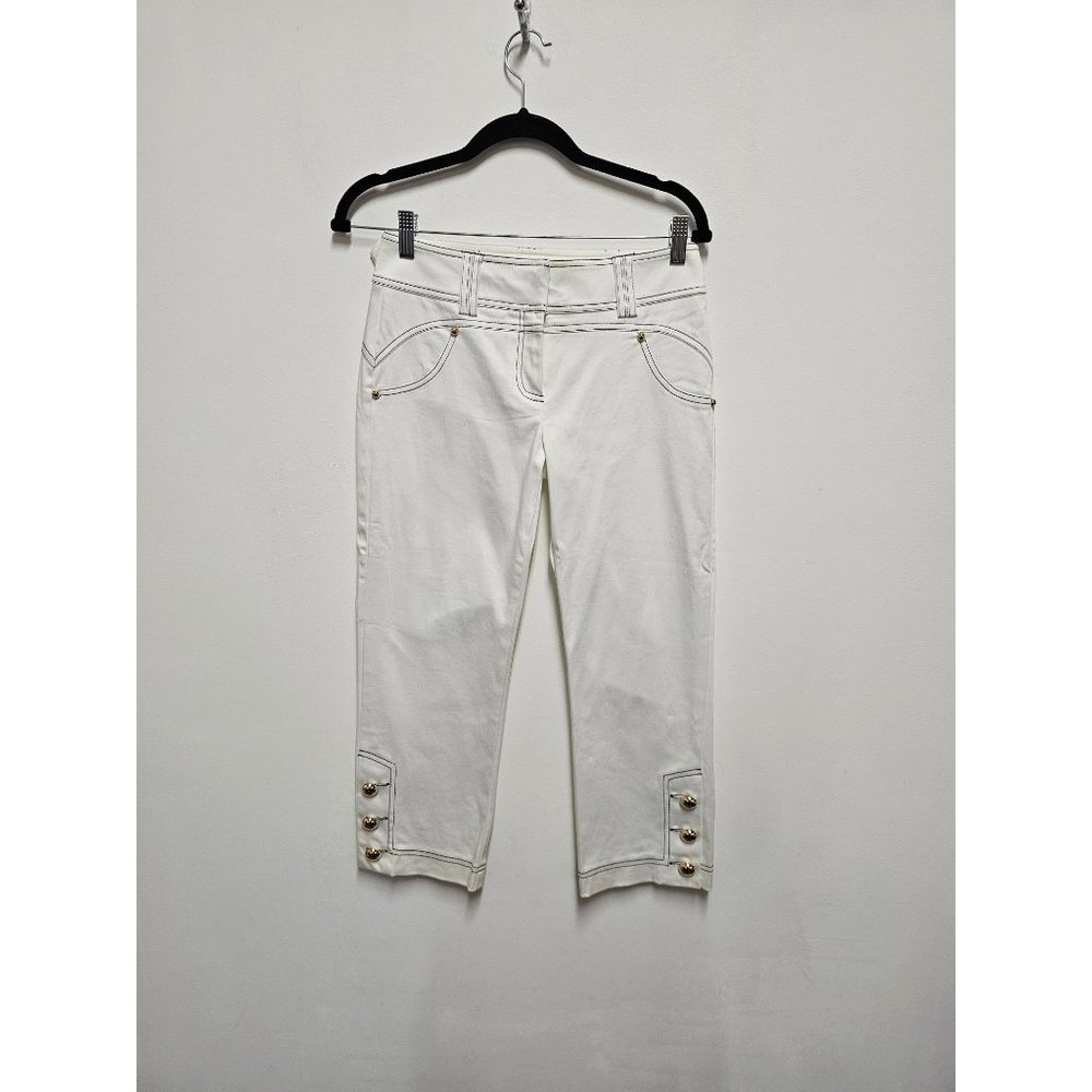 CACHÉ  White Novel  Capris Gold Button Size 2